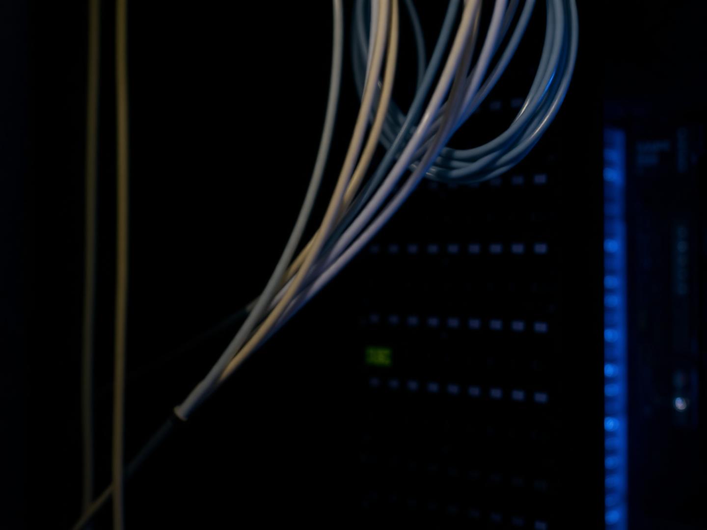 Rede de conexões digitais representando o ecossistema tecnológico